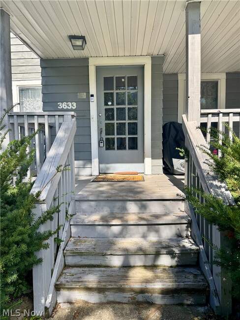 Front entrance at 3633 Cedarbrook Road