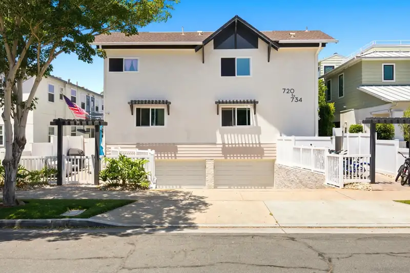 730 E Ave, Coronado