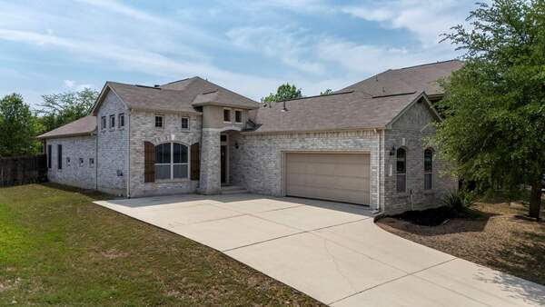 668 Peacock Ln, New Braunfels