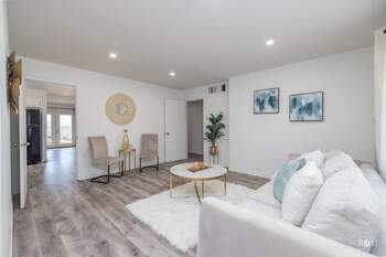 listing_242464065_image
