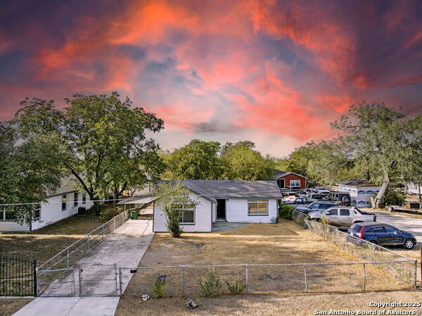 927 W Mally, San Antonio