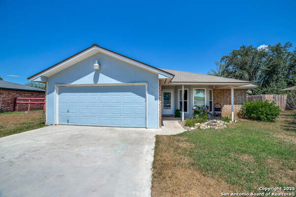 309 Tamarac, Jourdanton