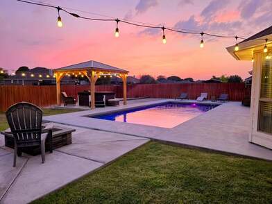 listing_243600688_image