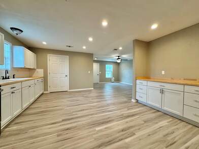 listing_243922403_image