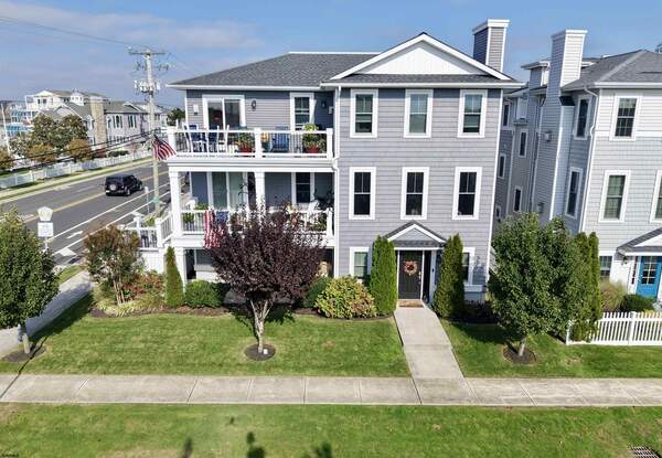 819 Bay Ave 2nd Floor #2, Ocean City, NJ 08226