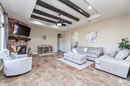 listing_243006583_image