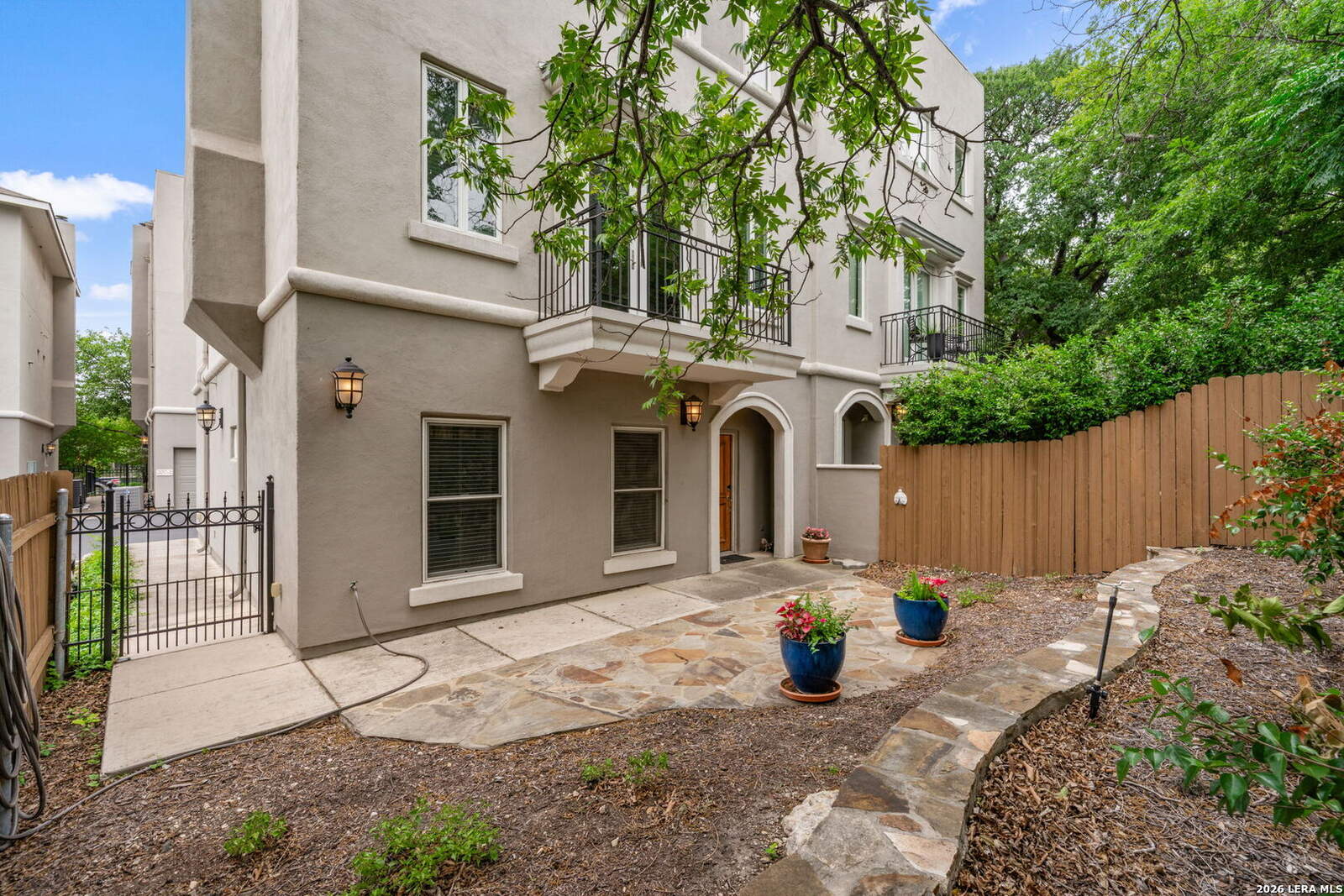 225 E Mulberry 211-2, San Antonio