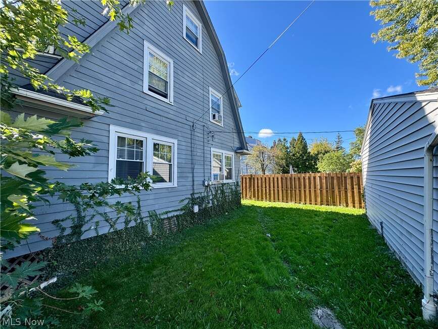 Side yard at 3633 Cedarbrook Road