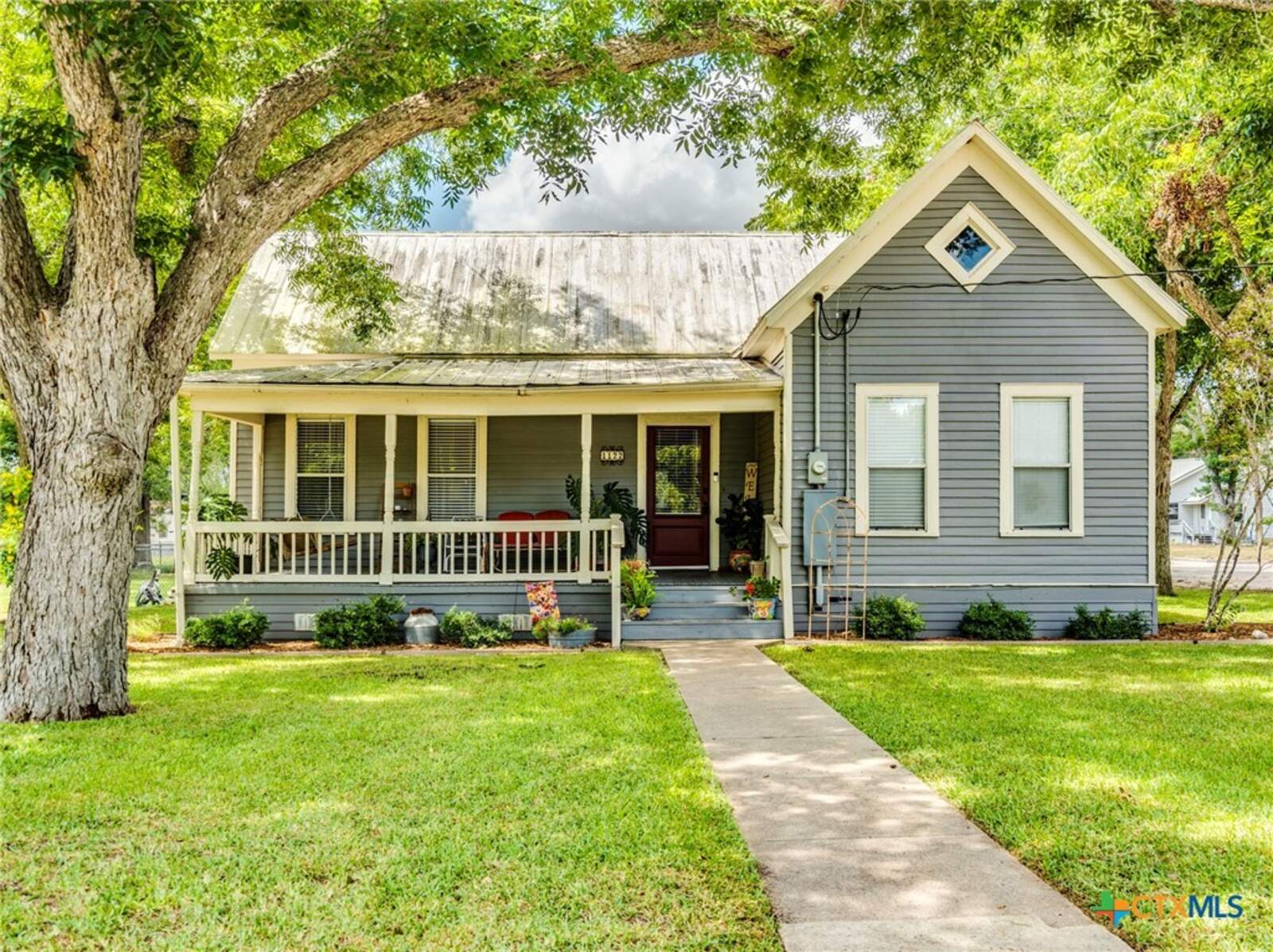 1122 N Avenue H, Shiner