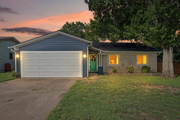 2002 Frontier Trl, Round Rock