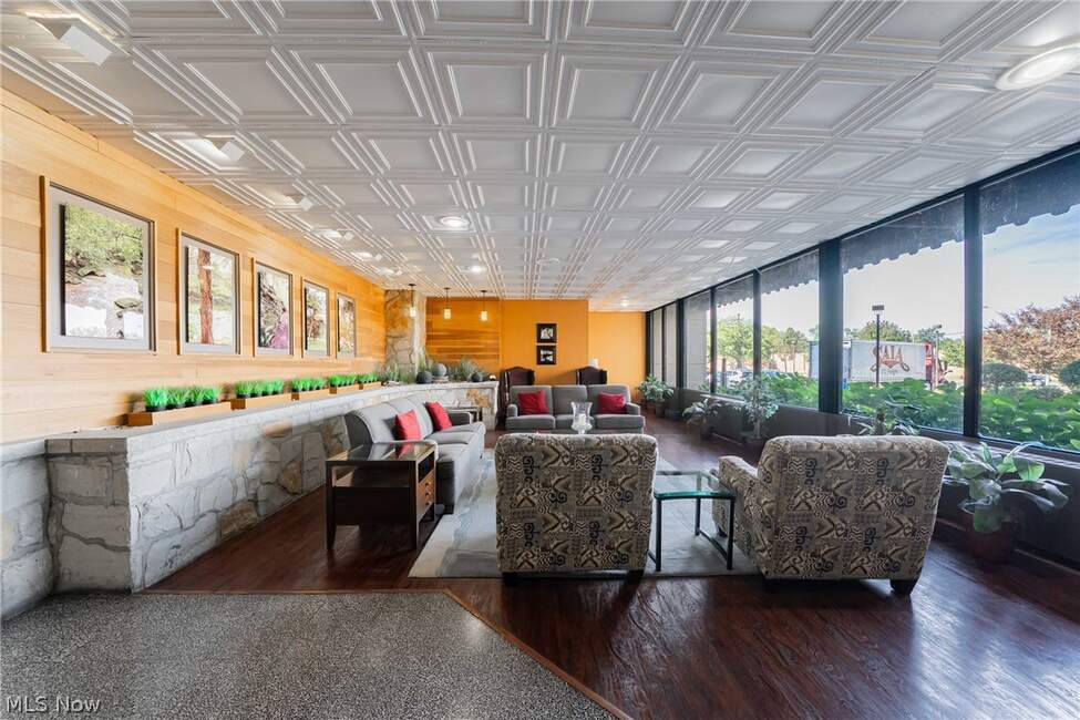 Shared interior lobby at Hilroc Condos