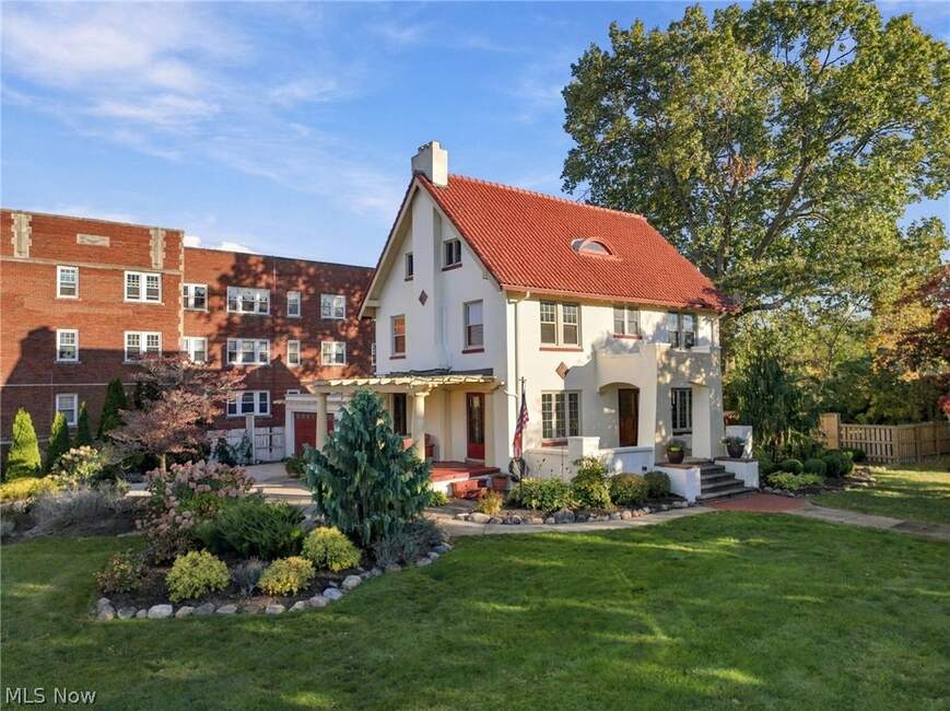 2009 Riverside Drive — property photograph 1