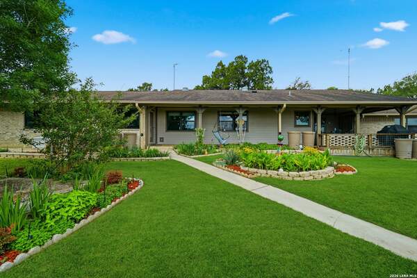 945 Colleen, Canyon Lake